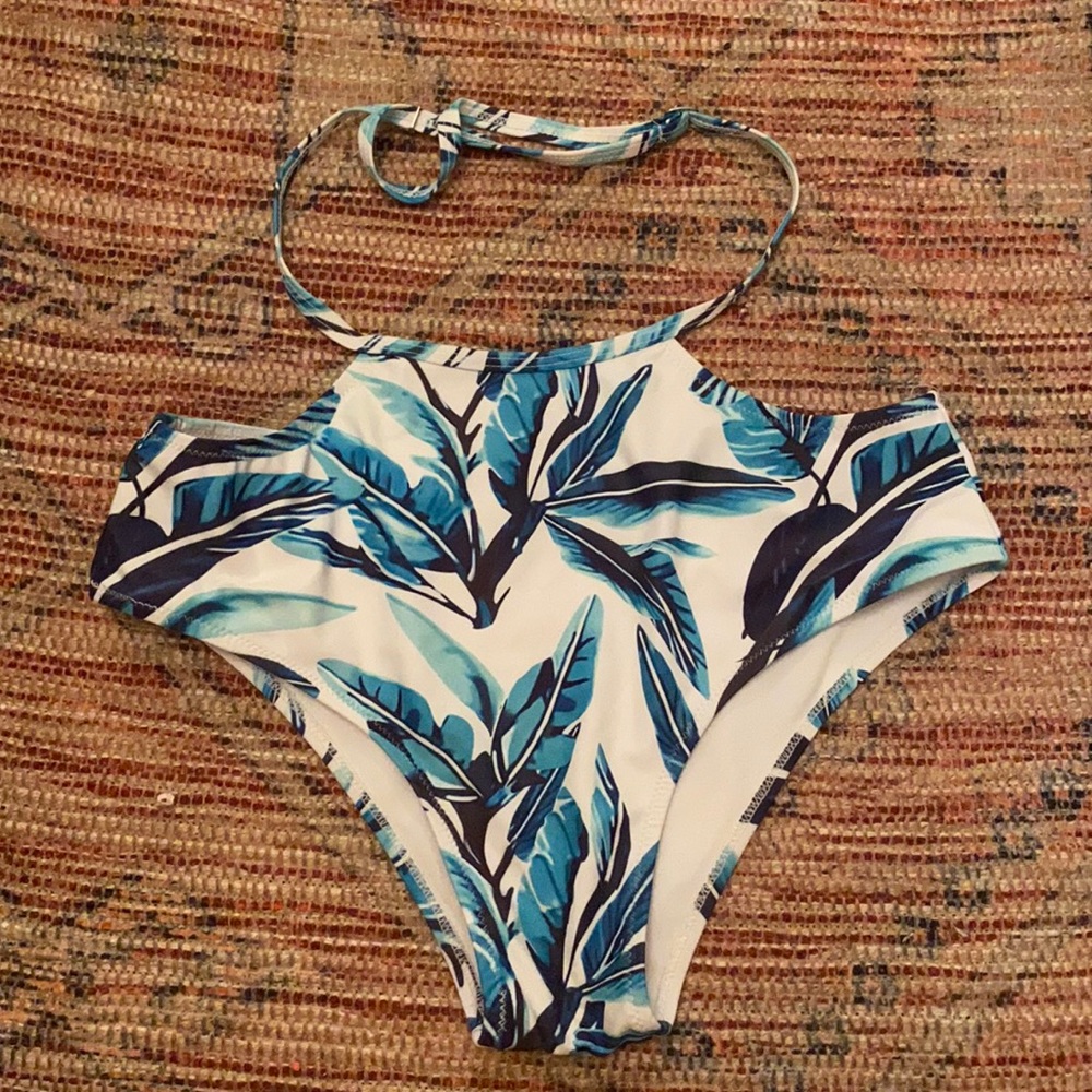 high wasted cut out swim bottoms. never worn.